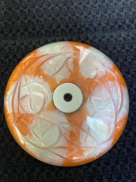 Orange/white swirl with glow on bottom spini